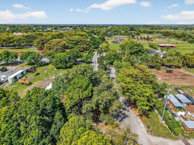 Building Photo - 10157 La Reina Rd