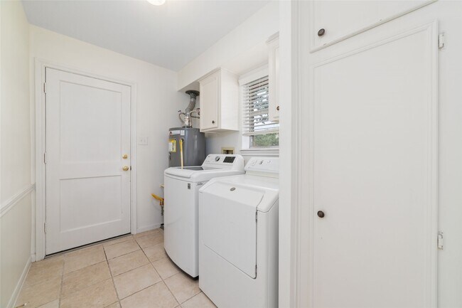 Building Photo - 11838 Riverview Dr