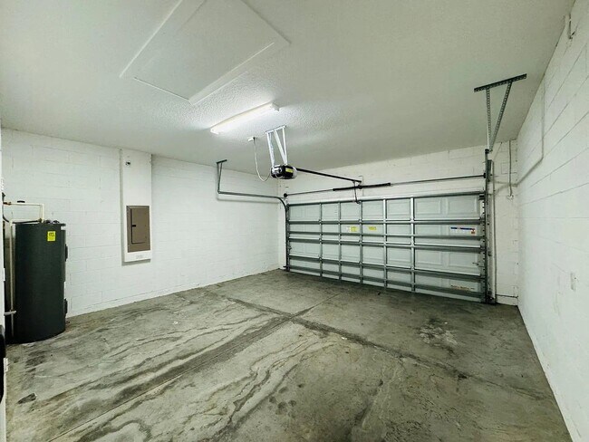 Building Photo - Beautiful New 3-Bedroom Home with Spacious Layout & 2-Car Garage in Poinciana Villages