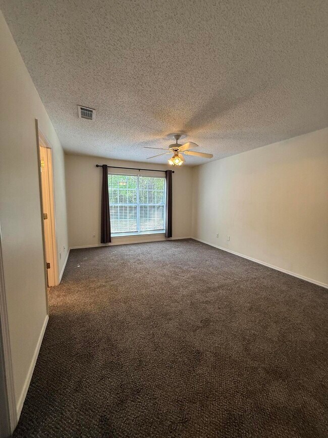 Building Photo - 5 Neptune Dr