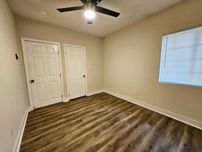 Building Photo - New Listing!