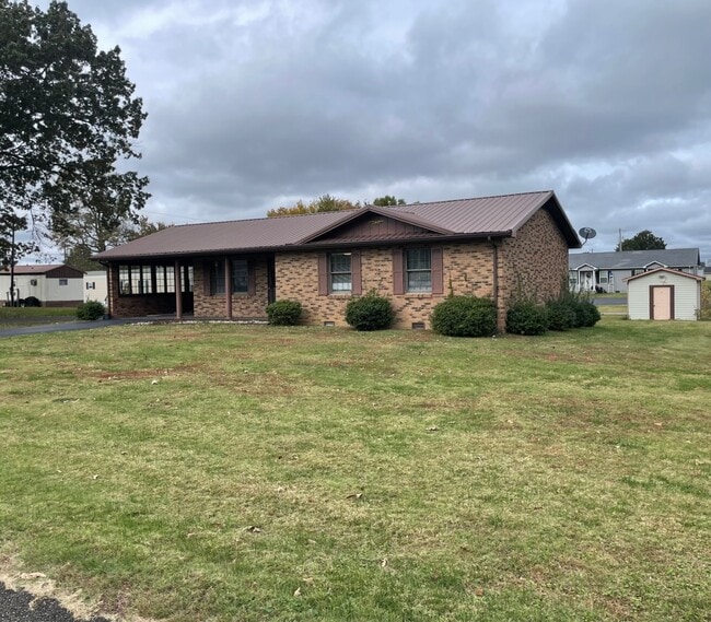 Building Photo - 10 Holland Ct