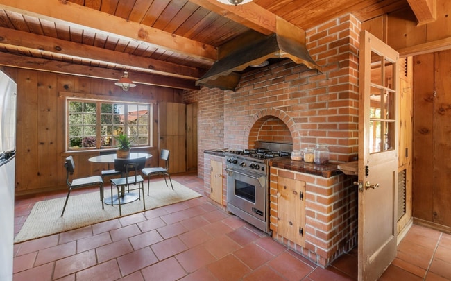 Building Photo - 700 Coventry Rd