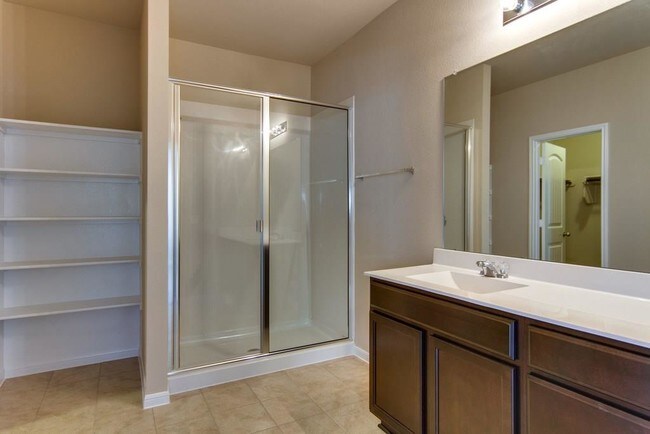 Building Photo - 605 Brashear Ln