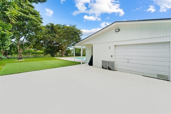 Building Photo - 20003 SW 103rd Ave