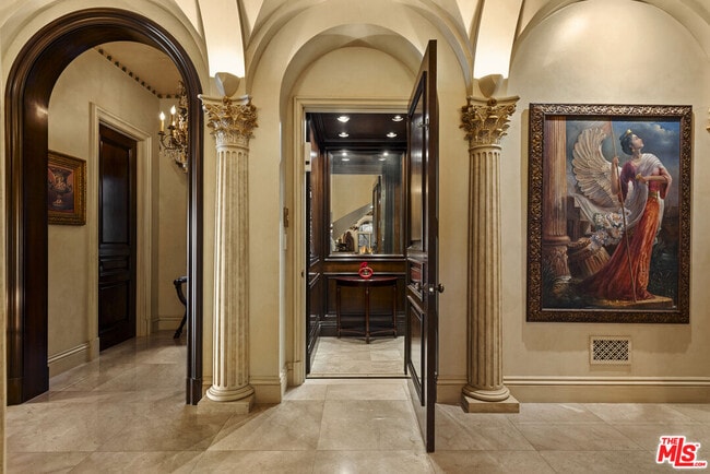 Building Photo - 28 Deep Sea