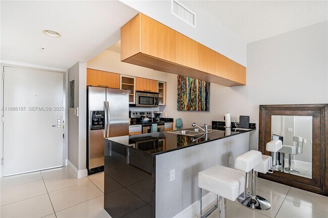 Building Photo - 1750 N Bayshore Dr