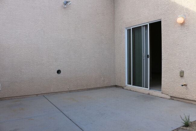 Building Photo - SHOWINGS AVAILABLE NOW