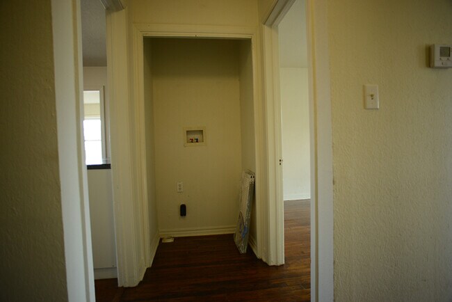 Building Photo - 3305 Pioneer Ave