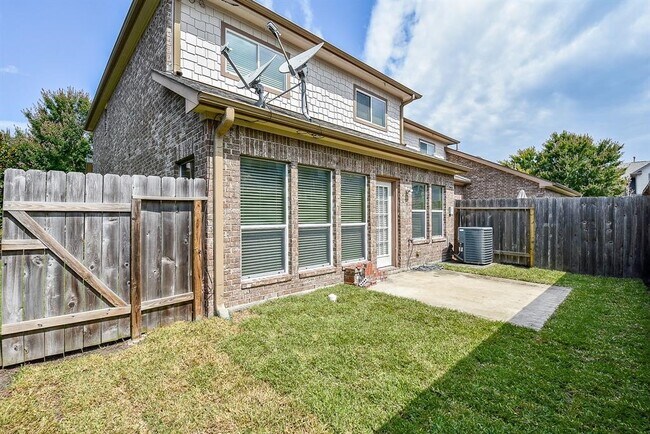 Building Photo - 8908 Clovermist Dr