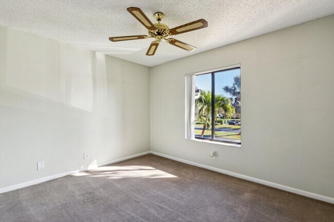 Building Photo - 618 Sea Pine Way