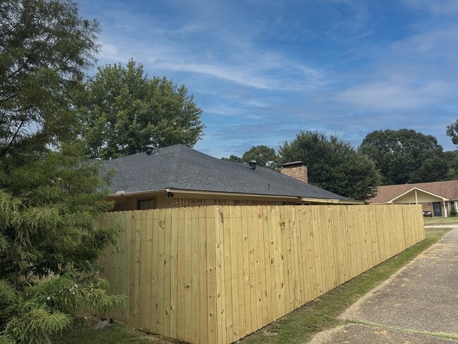 Building Photo - 5805 Sidney Dr