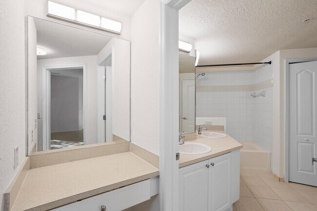 Building Photo - 11012 Legacy Dr