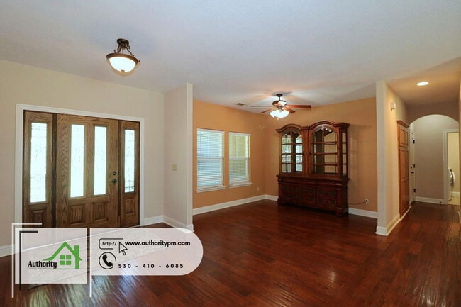 Building Photo - 4750 Pheasant Dr