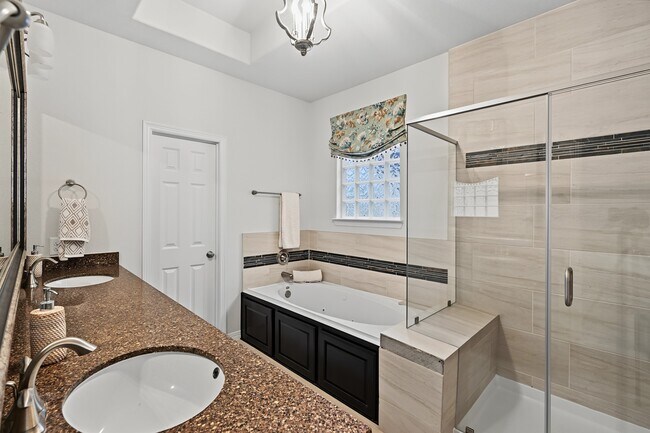 Building Photo - 2713 Shadybrook Meadow Dr