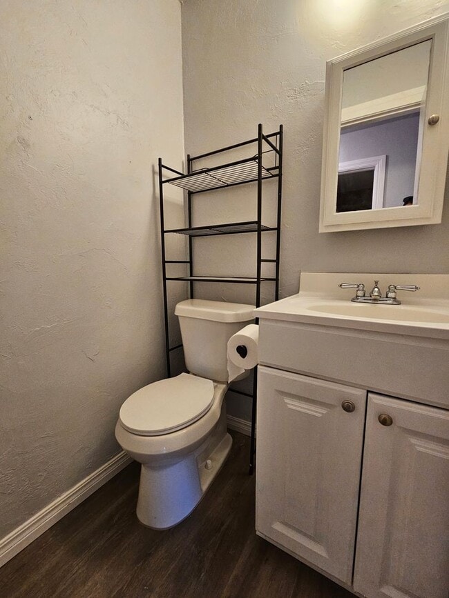 Building Photo - (3) Bed/(1.5) Bath in Noble Avail NOW!