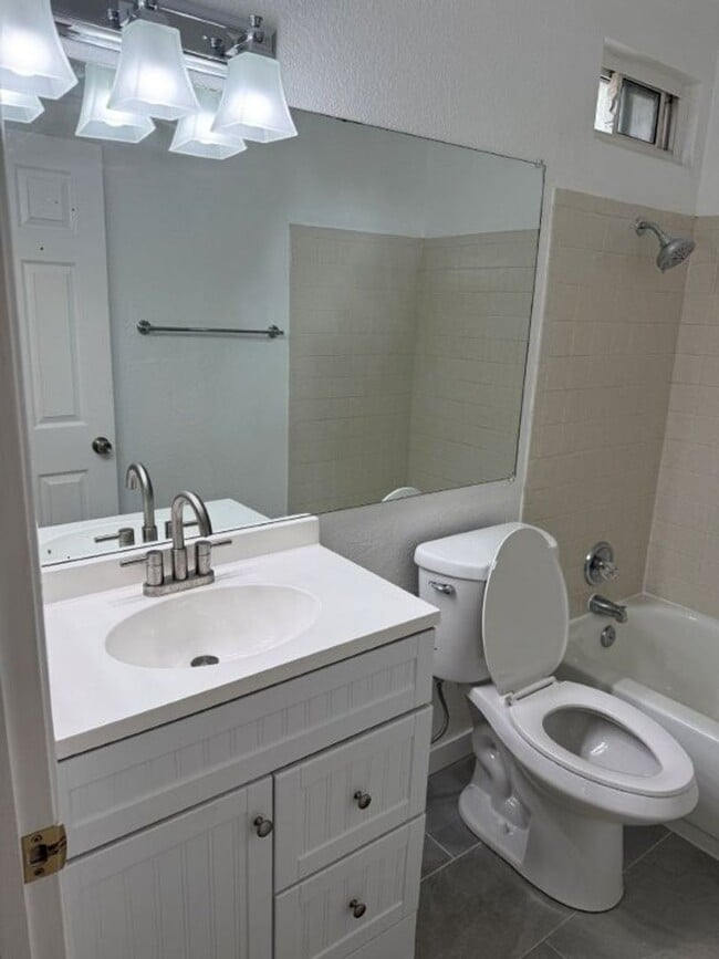 Building Photo - Updated 3 Bedroom 2.5 Bath 2 Story Condo Fairfield *Star Rentals