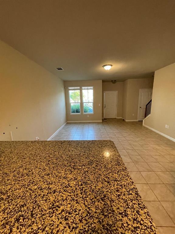 Building Photo - 404 Crater Lake Dr