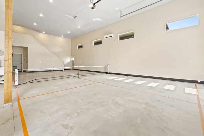 Building Photo - 303 CM Rdg Ln