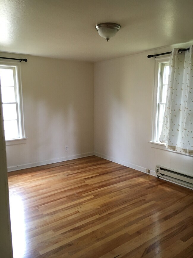 Bedroom 2 - 2080 Hilyard St
