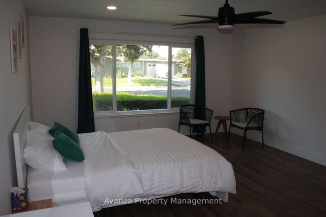 Building Photo - Home for Rent 4 Bed/3 Bath - 1,791 Sq Ft. Rent: $2,595/month Security Deposit: $2,695 Bullard Hig...