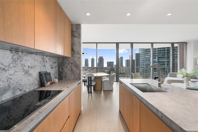 Building Photo - 500 Alton Rd