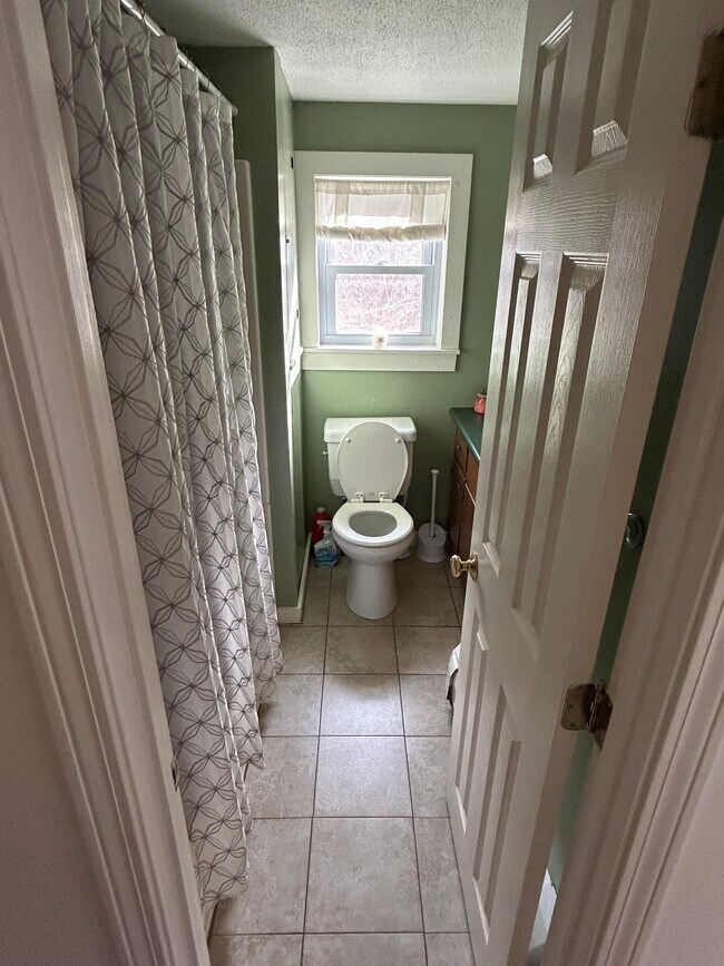 Building Photo - 392 Back Ashuelot Rd