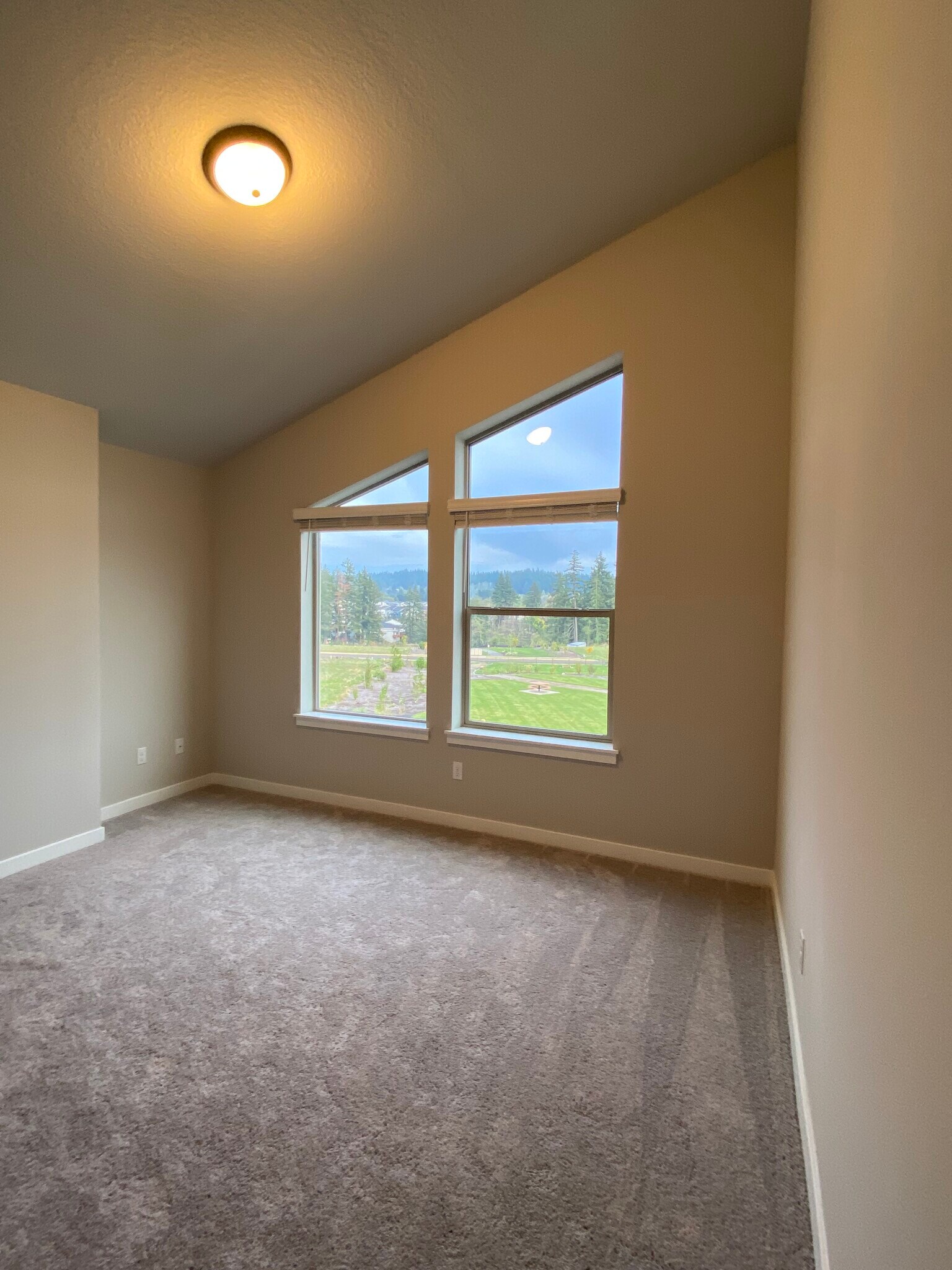 Building Photo - 16587 SE Sunshower Pl