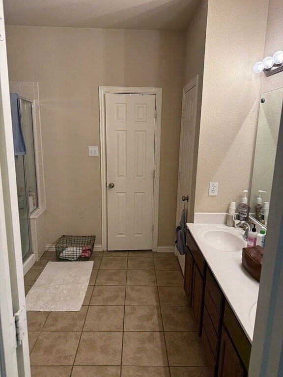 Building Photo - 10225 Ashburn Dr