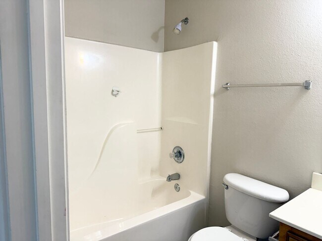Building Photo - 129 Stewart Bend Ct