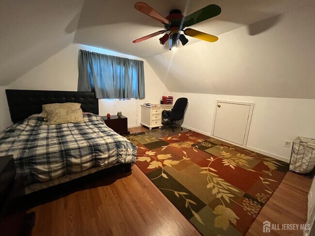 Building Photo - 7 Sparta Ct