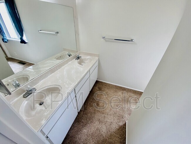 Building Photo - 2204 Lupine Rd