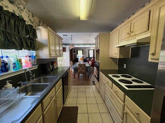 Building Photo - 309 Station Creek Dr