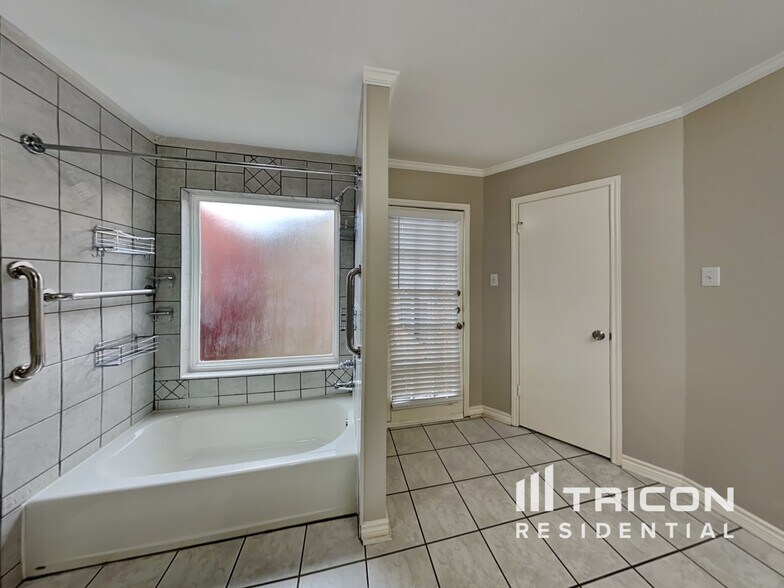 Building Photo - 3521 Kirby Creek Dr