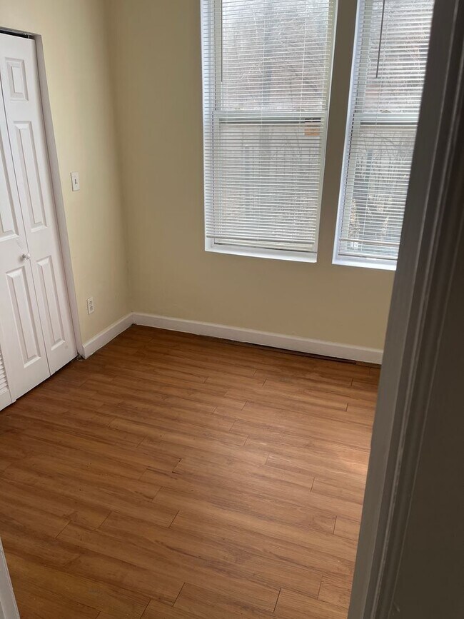 Building Photo - 1243 S Karlov Ave