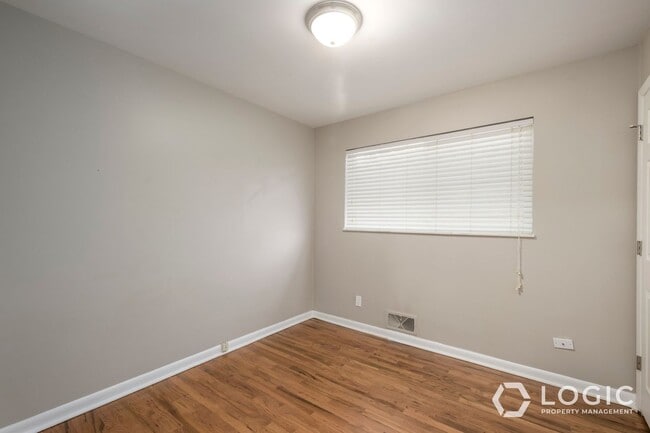 Building Photo - 195 E Roundtoft Dr