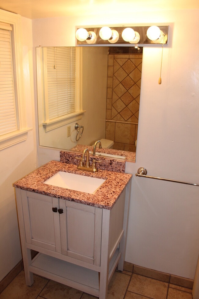 Building Photo - 417-421 Normal Ave