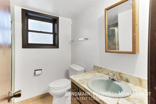 Building Photo - 18819 Oakwood Ct