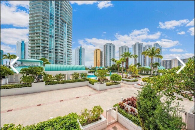 Building Photo - 16500 Collins Ave