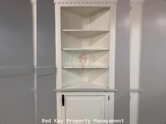 Building Photo - Unit A