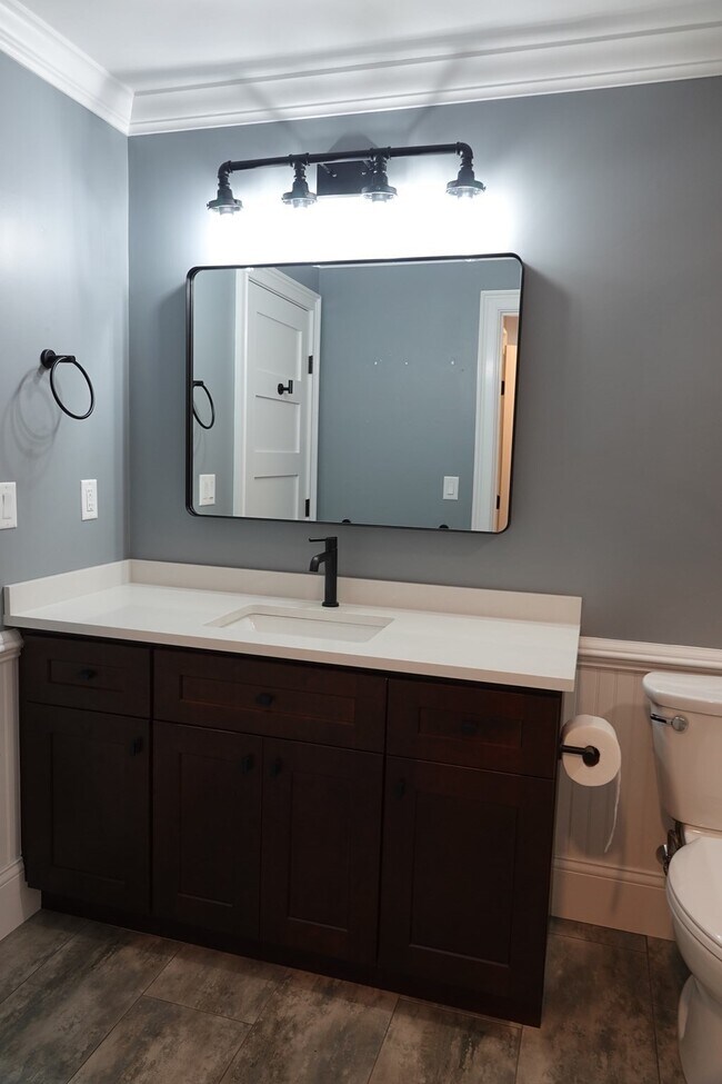 Building Photo - 4 Mill Pond LN