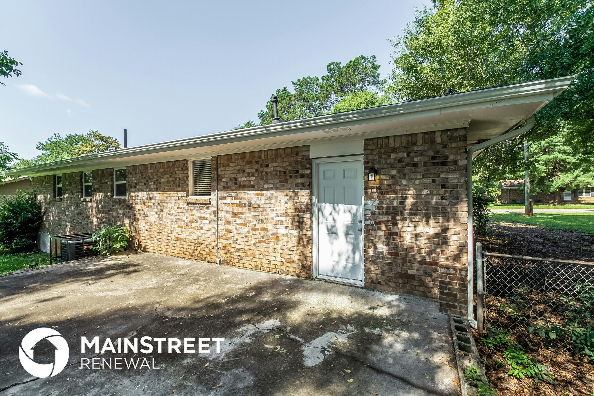 Building Photo - 204 Oxford Way