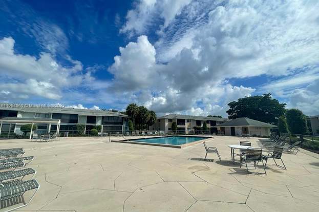 Building Photo - 9727 Hammocks Blvd