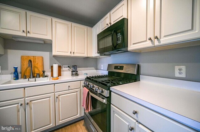 Building Photo - 46893 Eaton Terrace