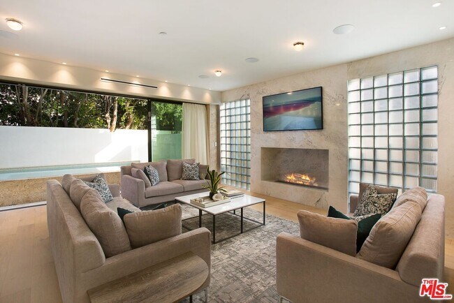 Building Photo - 508 N Sweetzer Ave