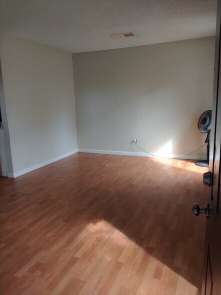 Building Photo - 195 Del Sur Ct