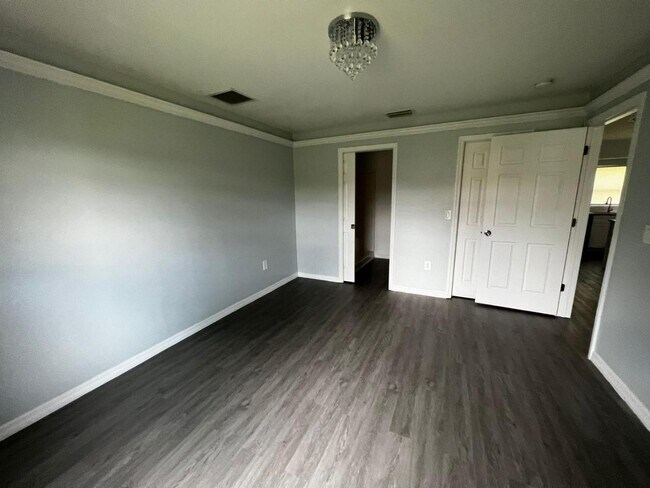 Building Photo - 4877 30th St SW