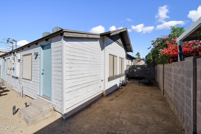 Building Photo - 438 N 17th Ave