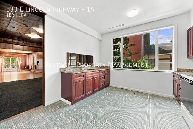 Building Photo - 533 Lincoln Hwy E