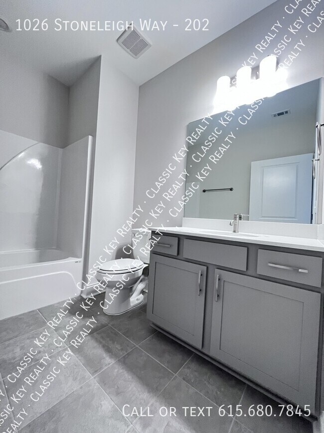 Building Photo - 1026 Stoneleigh Ln